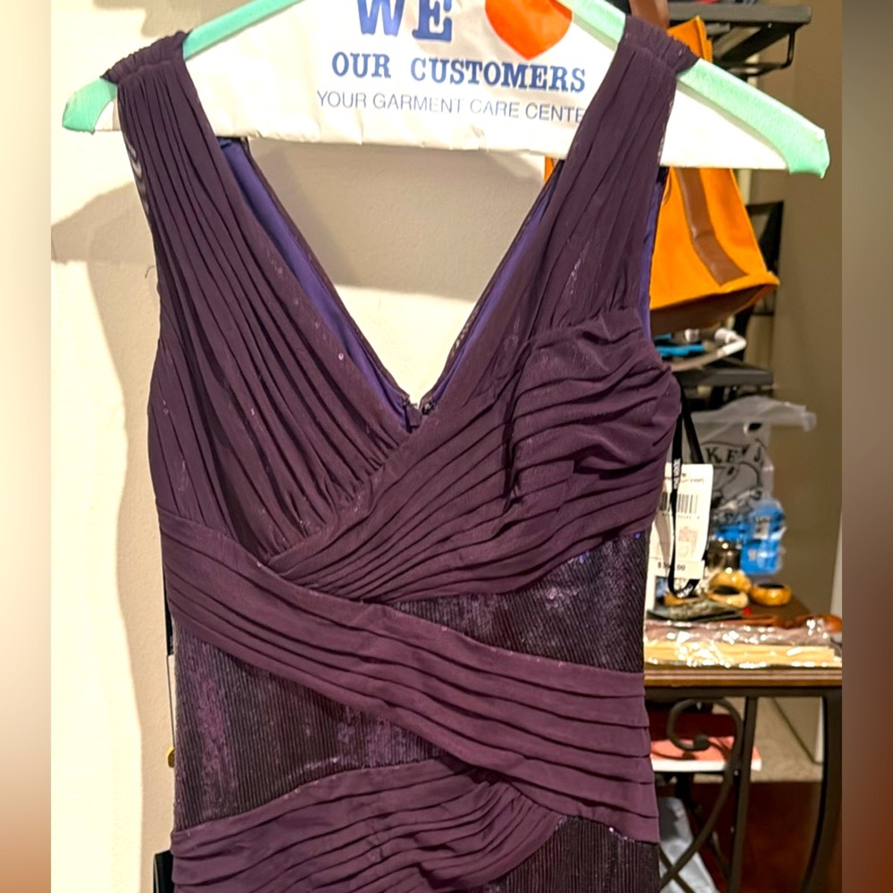 Tadashi Shoji- Eggplant Cocktail Dress
Never worn with tags
Size 4